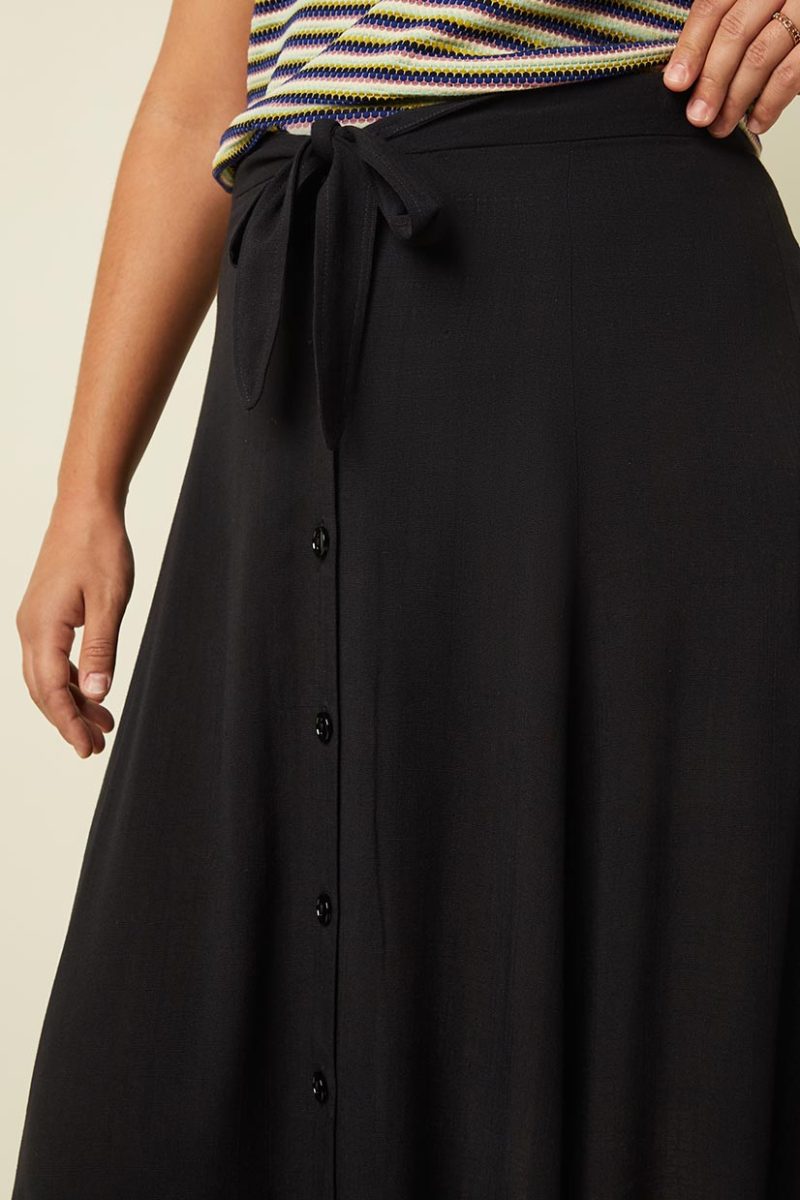 JUDY ATOMIC Kjol i ecoveroviskos, Black